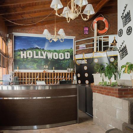 Hotel de Cine Las Golondrinas Villa Gesell Eksteriør billede