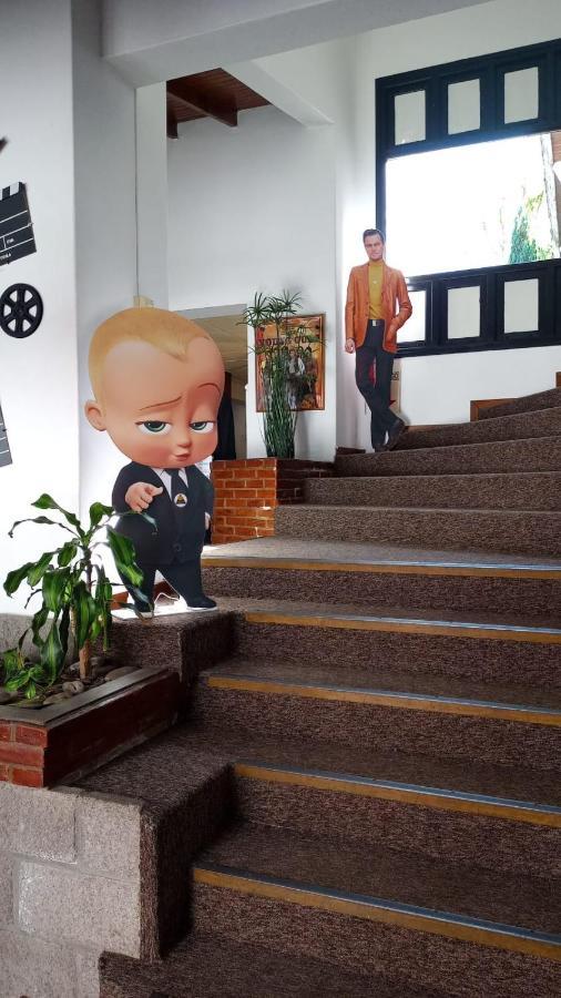 Hotel de Cine Las Golondrinas Villa Gesell Eksteriør billede