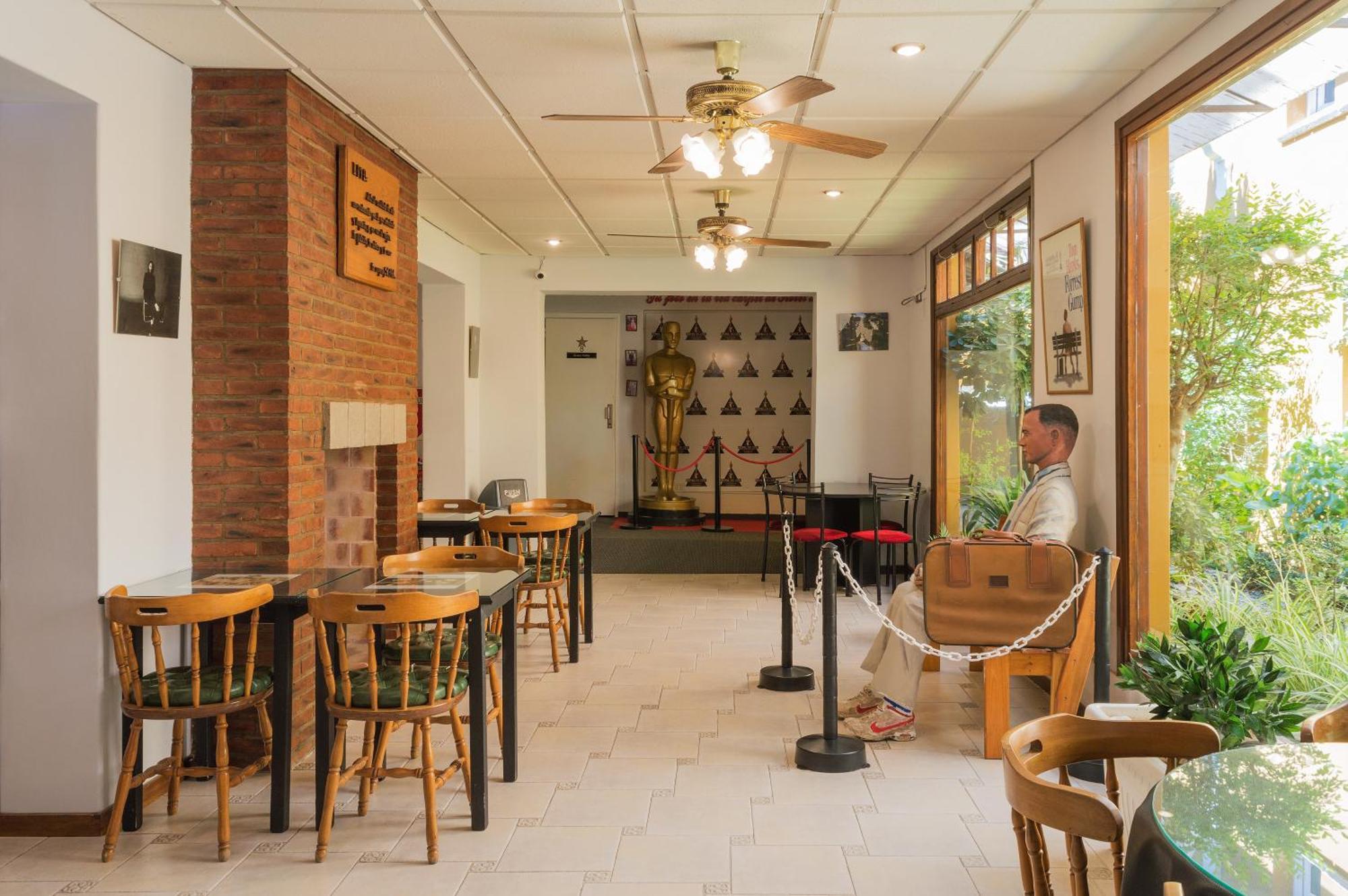 Hotel de Cine Las Golondrinas Villa Gesell Eksteriør billede