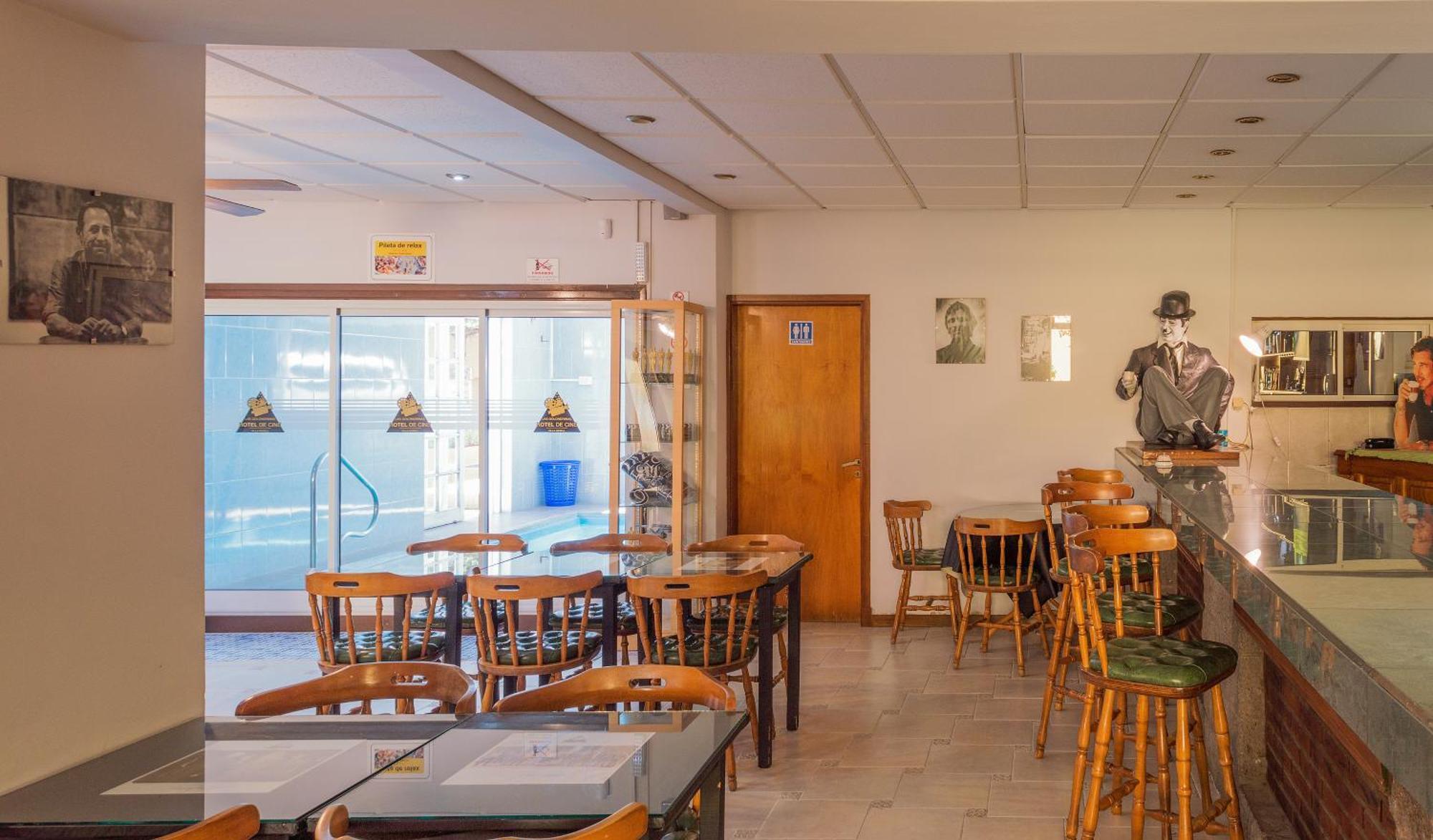 Hotel de Cine Las Golondrinas Villa Gesell Eksteriør billede