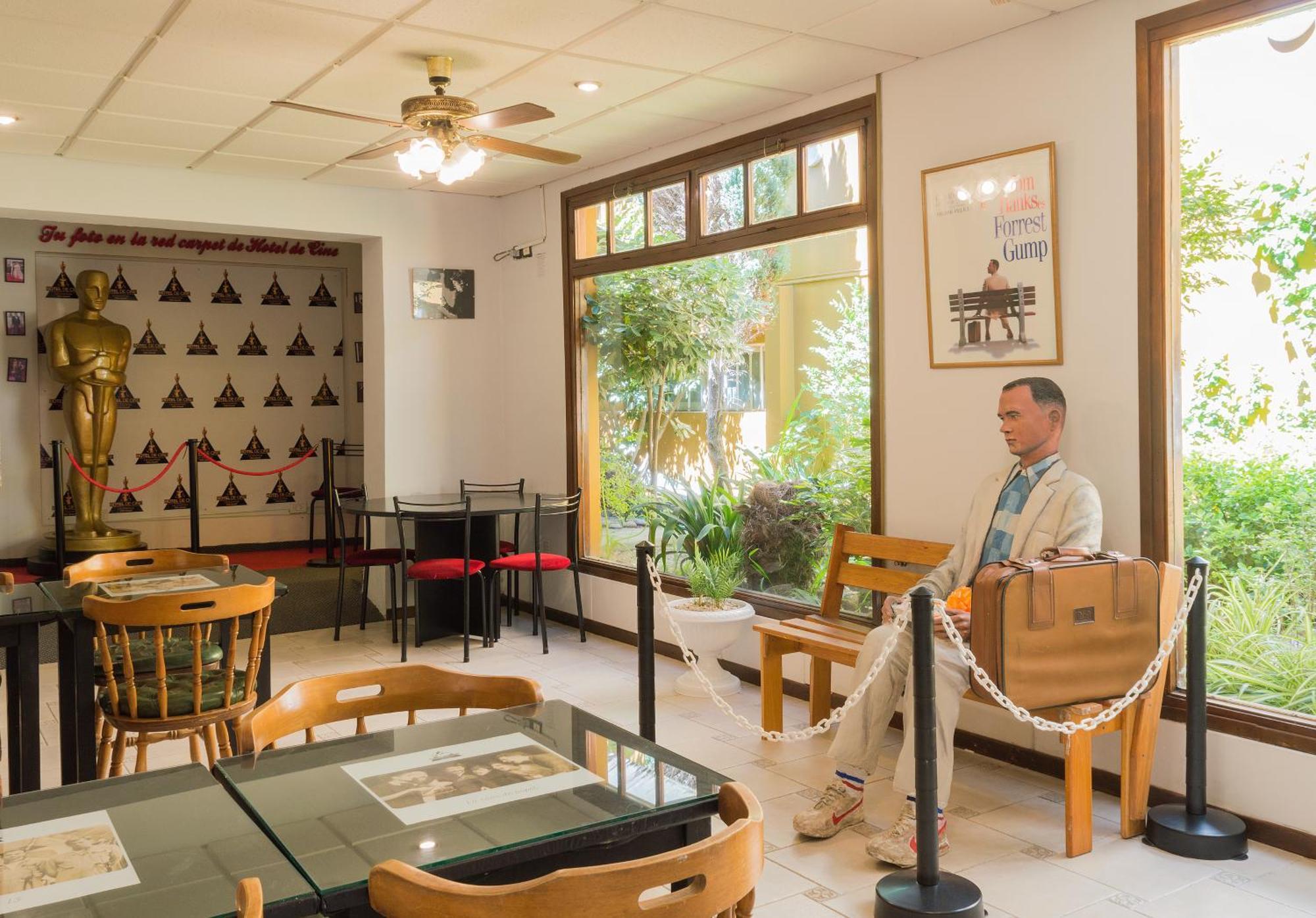 Hotel de Cine Las Golondrinas Villa Gesell Eksteriør billede