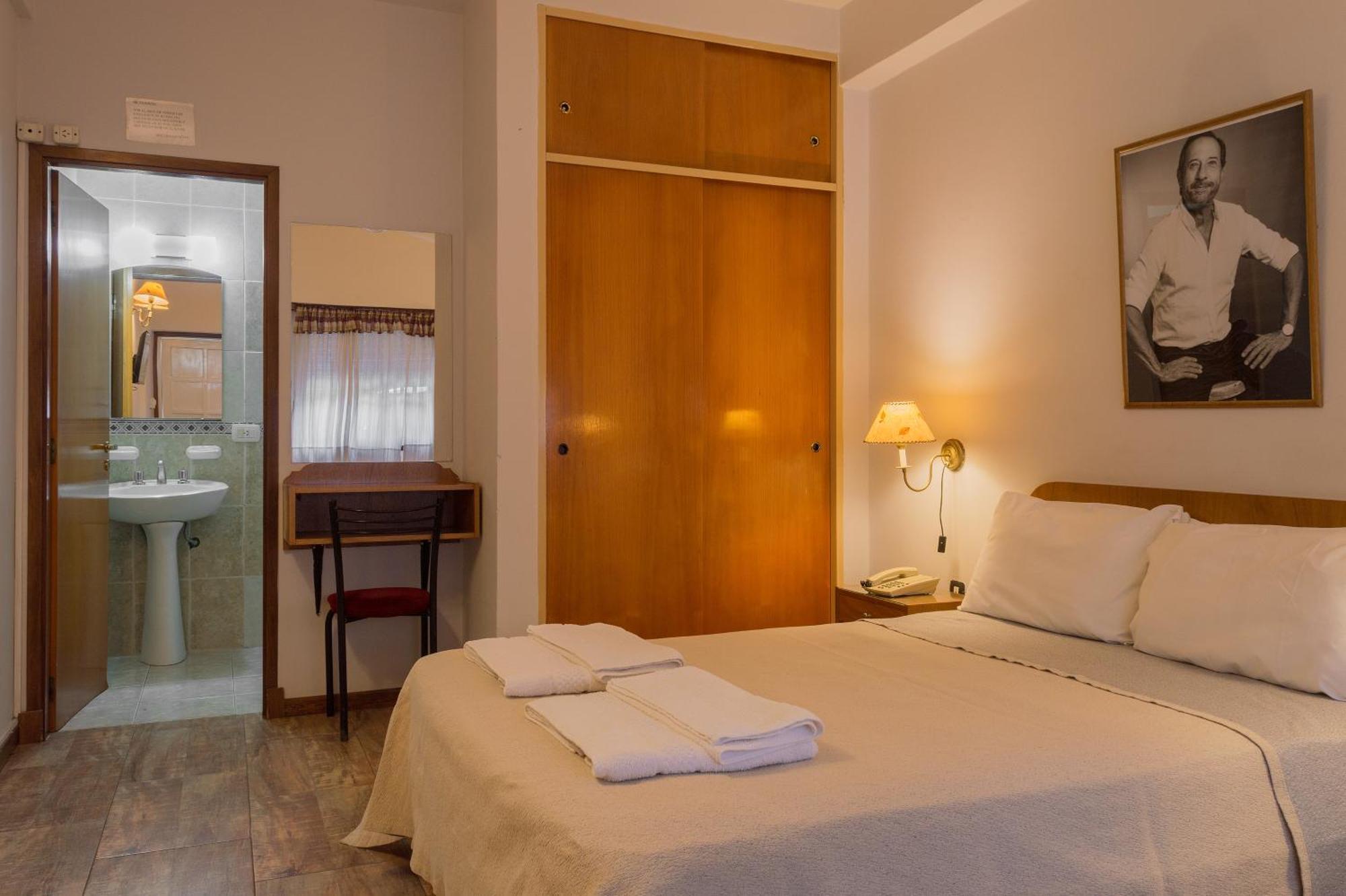 Hotel de Cine Las Golondrinas Villa Gesell Eksteriør billede