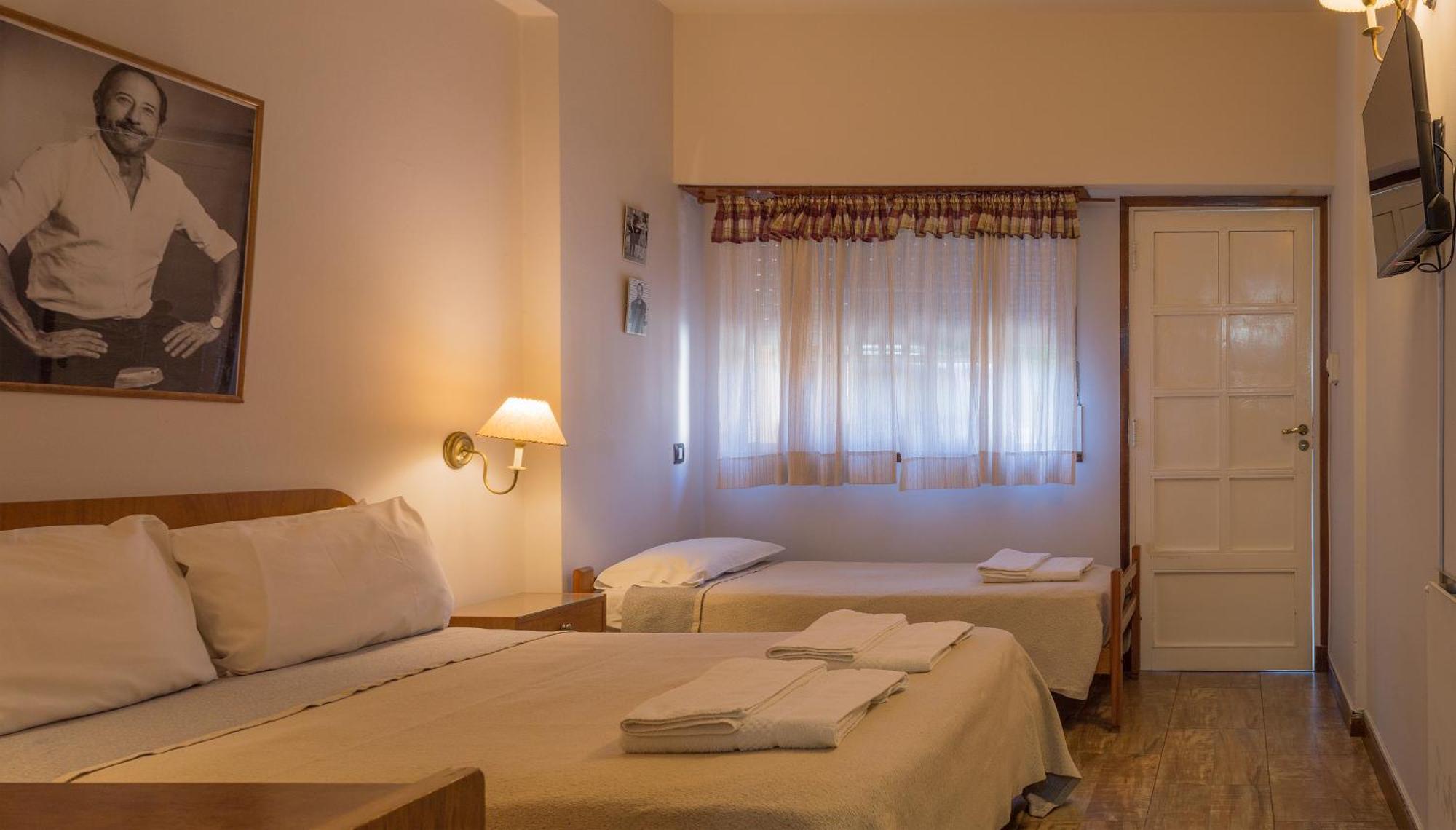Hotel de Cine Las Golondrinas Villa Gesell Eksteriør billede