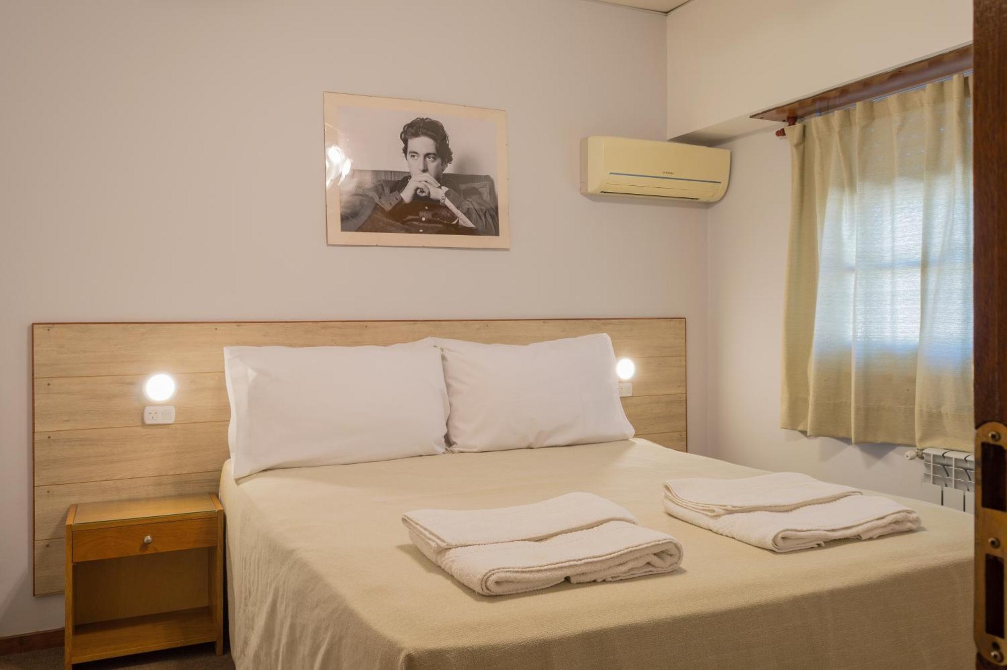 Hotel de Cine Las Golondrinas Villa Gesell Eksteriør billede