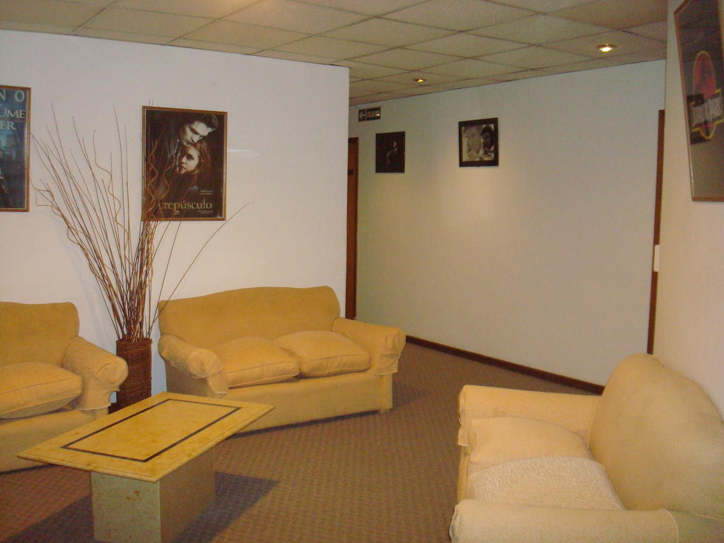 Hotel de Cine Las Golondrinas Villa Gesell Eksteriør billede